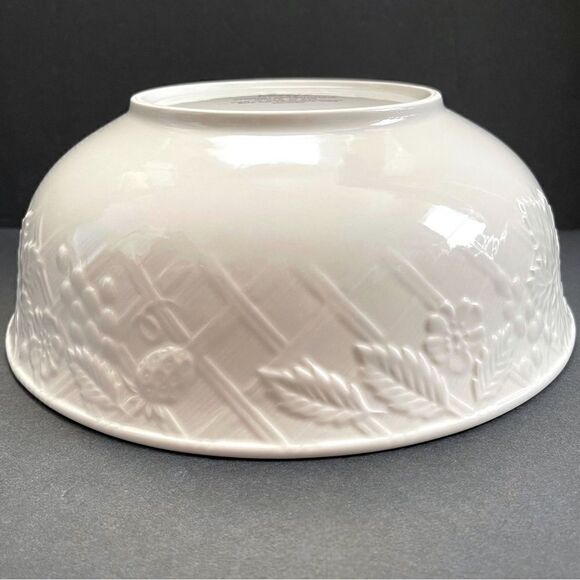 Mikasa English Countryside White 9” Stoneware Serving Salad Bowl Discontinued - Picture 12 of 16